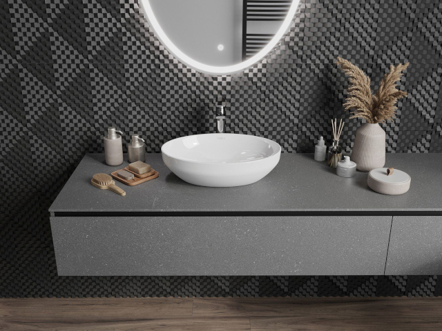 Skrinka do kúpeľne na zavesenie