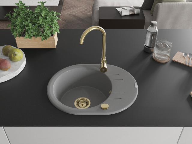 Drez so zlatou batériou a sifónom