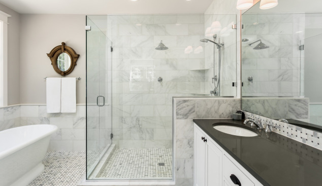 Sprchové batérie s termostatom a bez - lákať sa na dodatočnú funkciu?