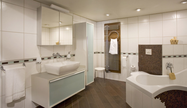 Veľkosť a osvetlenie skrinky so zrkadlom