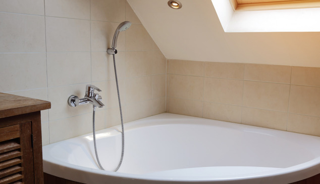 Rohové vane riešia problém nedostatku miesta