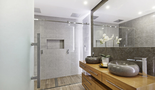 Je možné nainštalovať sprchu bez vaničky v paneláku?