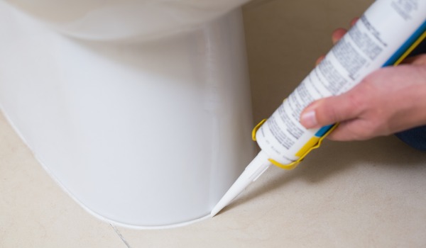 Ako dlho schne sanitárny silikón v kúpeľni?