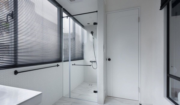 Sprchový kút alebo drenážna žľab?