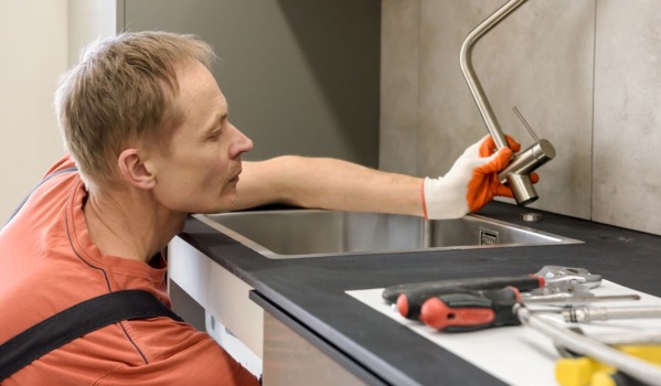 Ako odblokovať kuchynský drez? Domáce spôsoby na jeho uvoľnenie