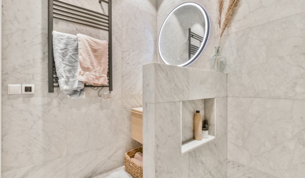 Medzery v dlaždiciach - ako zamaskovať prasknutú dlaždicu